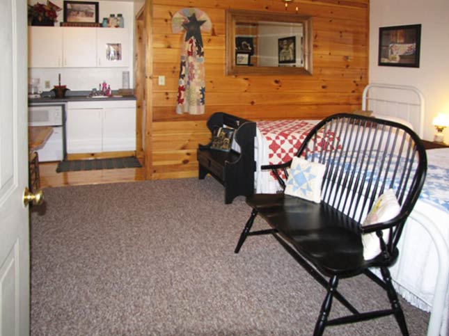 Room 7 Kitchenette